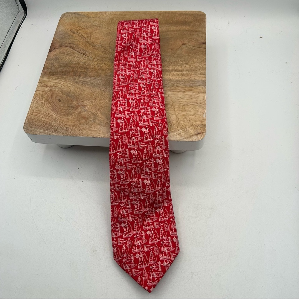 Vineyard Vines Tie Mens Sail Away Silk Red Sail Boats Nautial Preppy